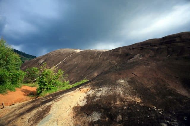 Tảng đá độc đáo của vùng núi rừng 