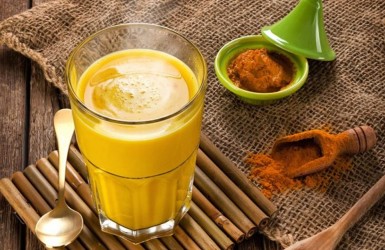 Da đẹp, eo thon nhờ uống tinh bột nghệ mỗi sáng